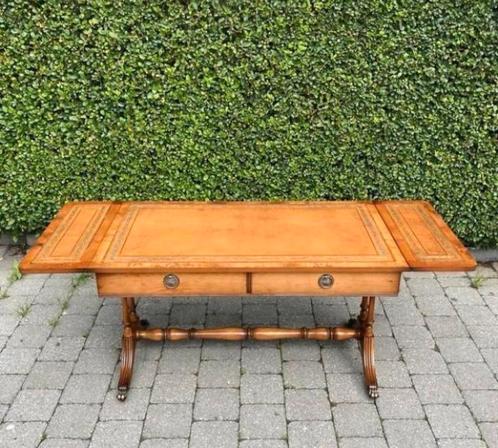Salontafel in Engelse stijl met ingelegd bruin leder/leer, Antiek en Kunst, Antiek | Meubels | Tafels, Ophalen