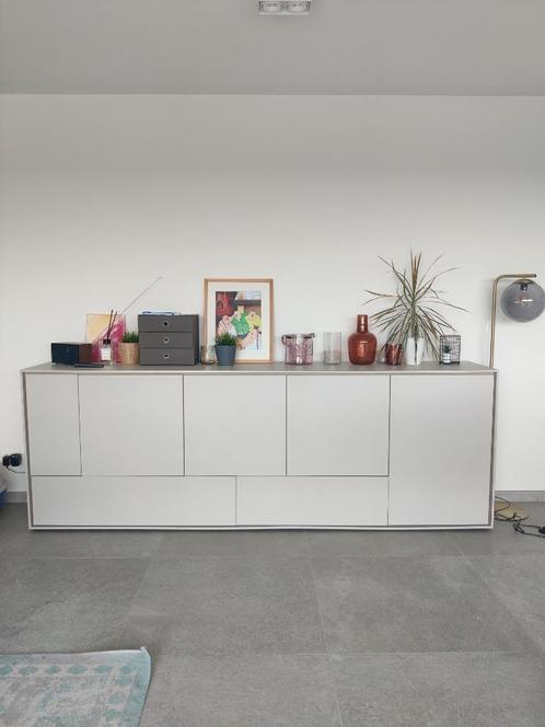 Lichtgrijze dressoir, Huis en Inrichting, Kasten | Dressoirs, Zo goed als nieuw, 200 cm of meer, 25 tot 50 cm, Met lade(s), Met deur(en)