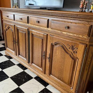 dressoir beschikbaar voor biedingen