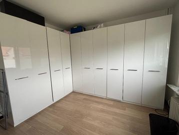 Witte hoogglans kast 2 aparte kasten of hoekkast beschikbaar voor biedingen