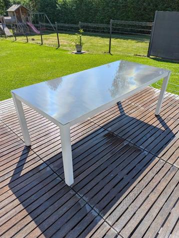 Table de jardin beschikbaar voor biedingen