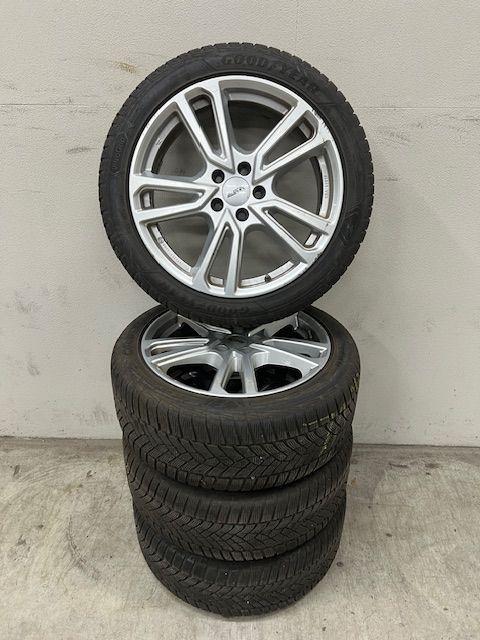 Winterset Volvo V60 GoodYear UltraGrip 235/45 R18, Auto-onderdelen, Banden en Velgen, Banden en Velgen, Winterbanden, 18 inch