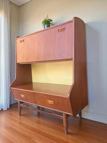 vintage kast beschikbaar voor biedingen