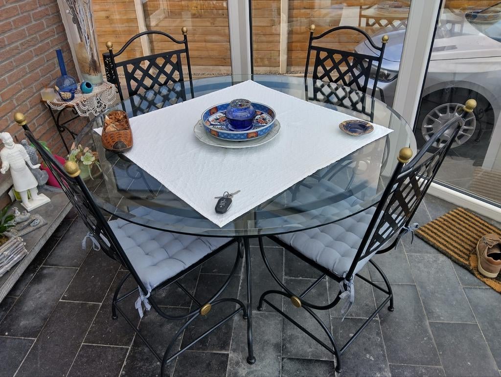 Ijzeren tafelset, Ophalen