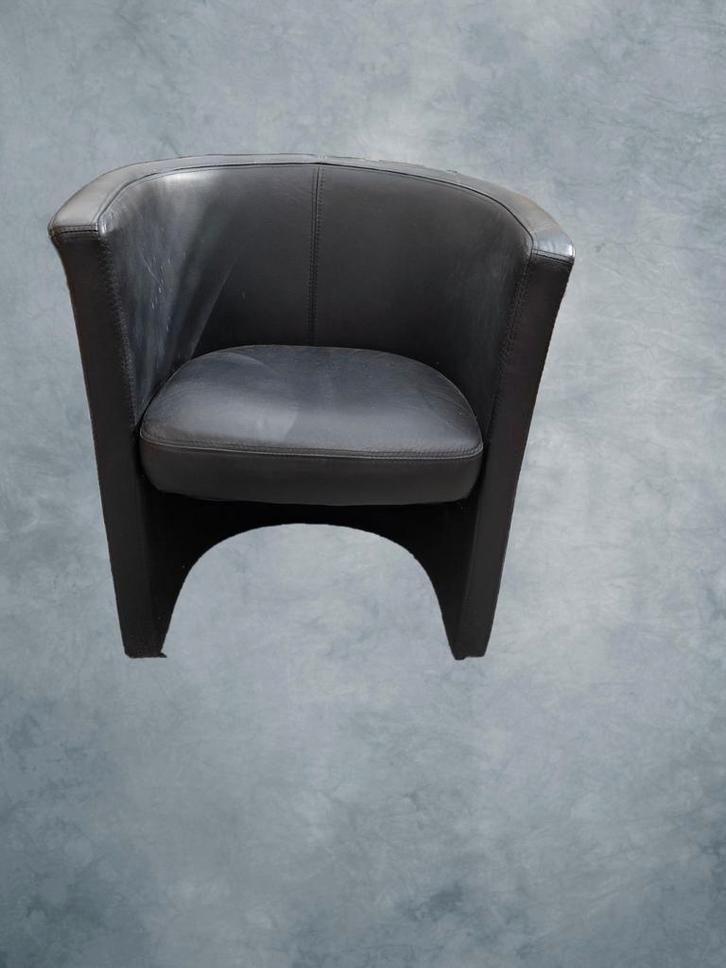 Moderne zwarte kuipstoel – IGO design, Huis en Inrichting, Fauteuils, Ophalen
