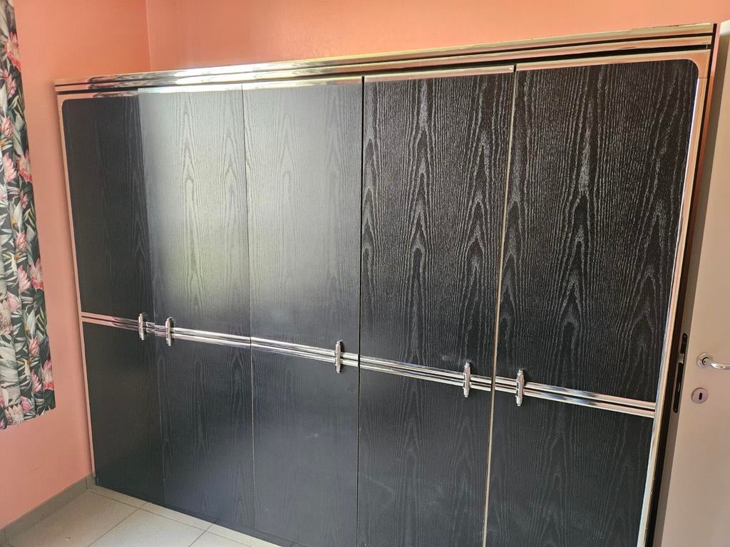 Mooie zwarte kleerkast 5 deurs goede staat, Ophalen