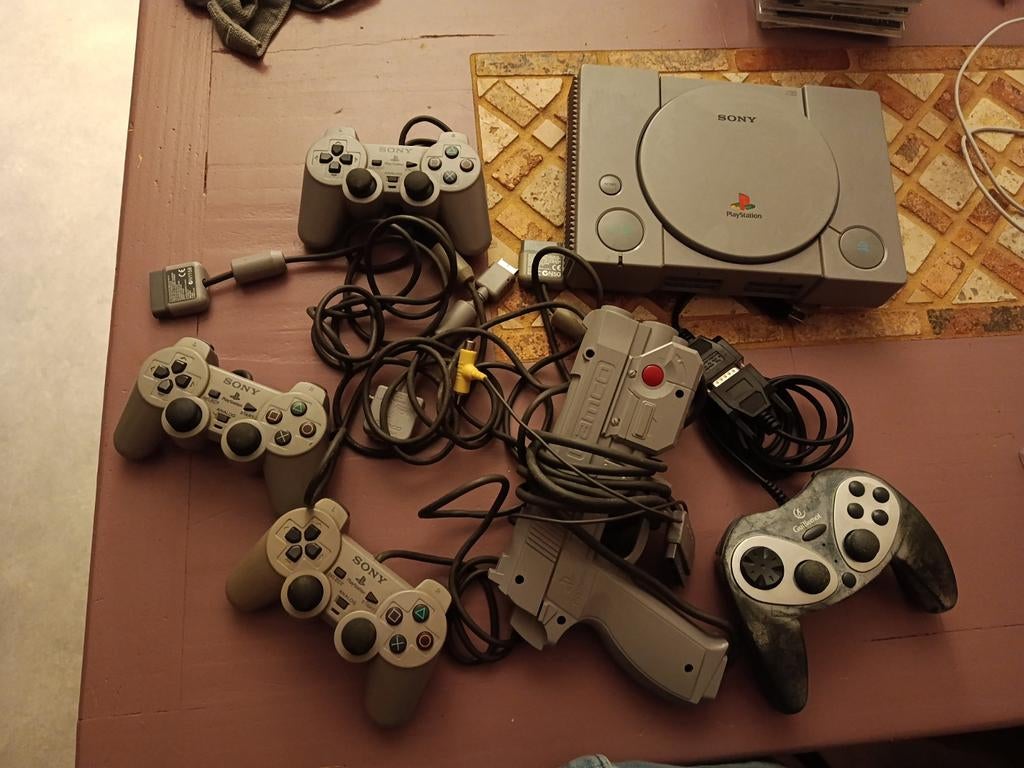 PlayStation 1 pakket, Consoles de jeu & Jeux vidéo, Consoles de jeu | Sony PlayStation 1, Utilisé, Avec 3 manettes ou plus, Avec jeux