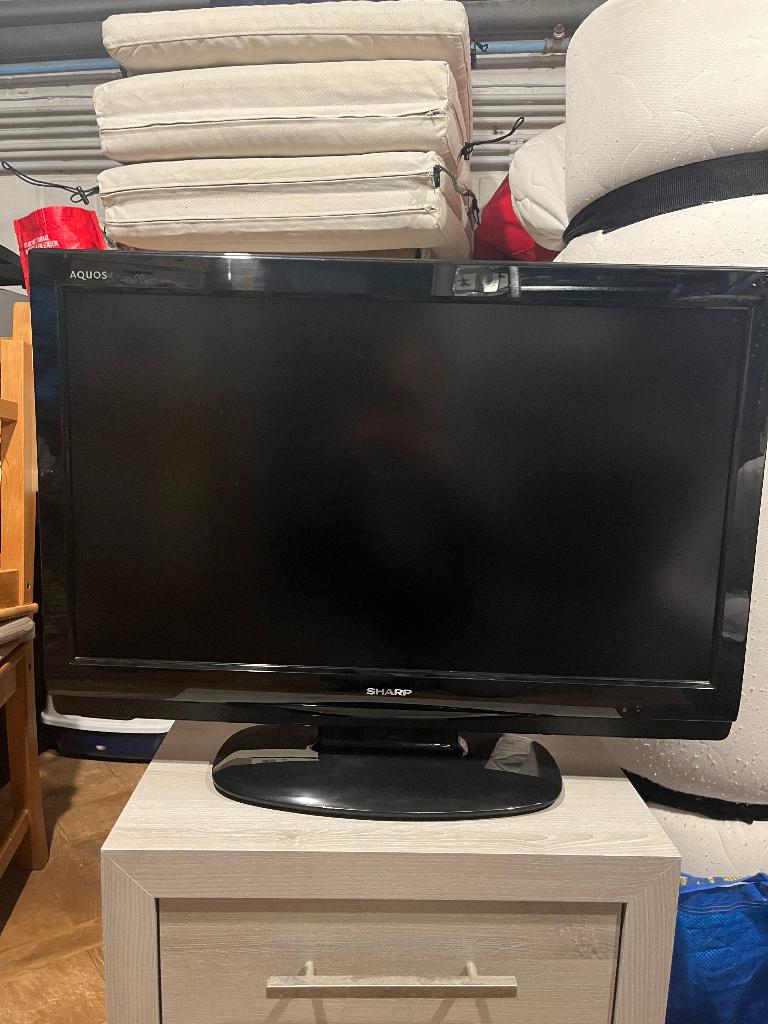 Télévision (32 pouces/80 cm de diagonale), TV, Hi-fi & Vidéo, Télévisions, 50 Hz, Enlèvement, Sharp, HD Ready (720p)