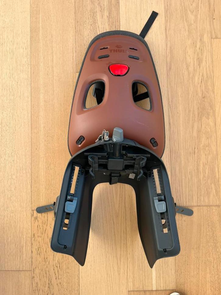 Siège de vélo Thule Yepp Maxi (marron) — bon état, Vélos & Vélomoteurs, Accessoires vélo | Sièges de vélo, Comme neuf, Siège arrière