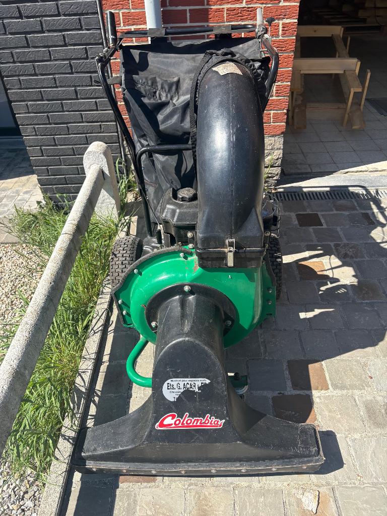 Aspirateur de feuilles professionnel type Billy Goat, Brigg's & stratton, Avec sac de ramassage, Enlèvement, Utilisé