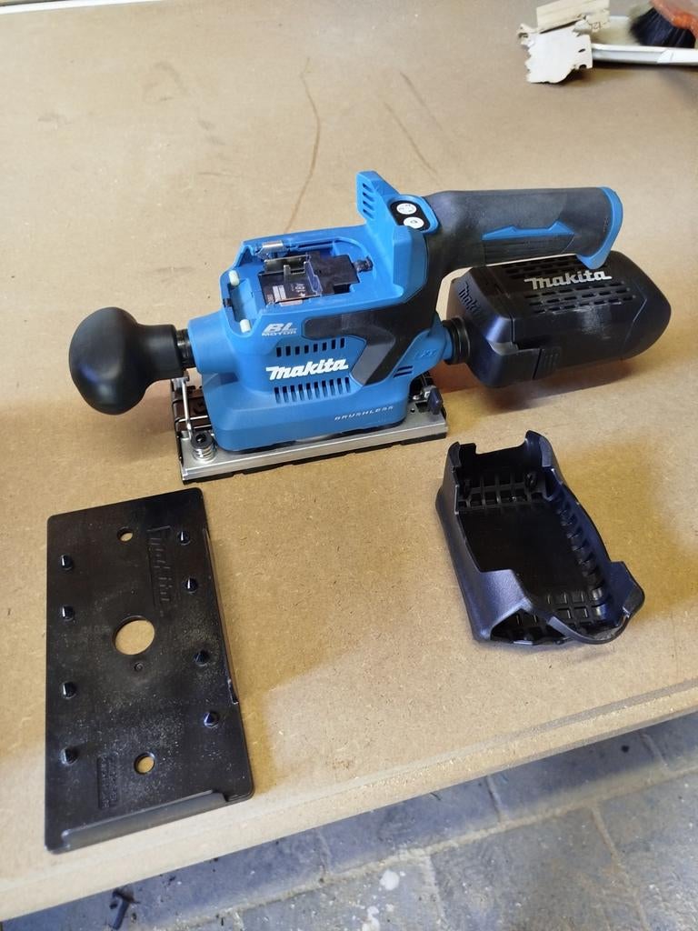 Makita DB0380 18v accu vlakschuurmachine met koffer, Bricolage & Construction, Outillage | Ponceuses, Enlèvement, Ponceuse orbitale