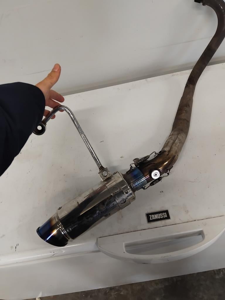 Uitlaat dax, Ophalen, Uitlaat