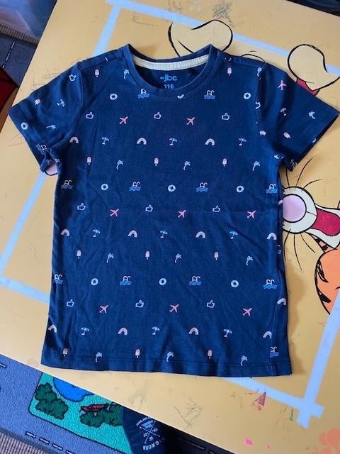 T-shirt bleu foncé avec imprimé estival coloré JBC 116 cm, Garçon, Enlèvement ou Envoi, Chemise ou À manches longues, Comme neuf