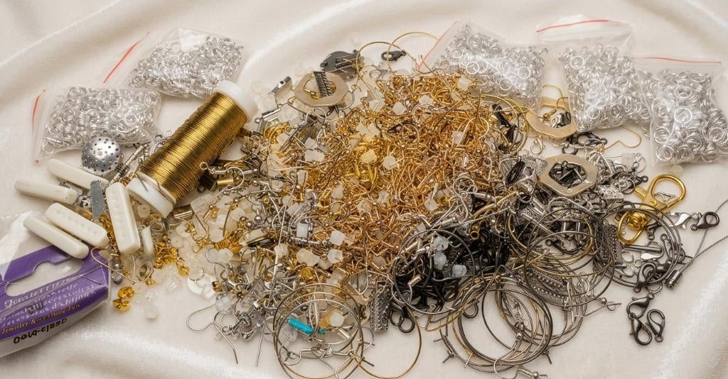 DIY  groot lot om juwelen te maken met onderdelen, Hobby & Loisirs créatifs, Fabrication de Perles & Bijoux, Neuf, Autres types