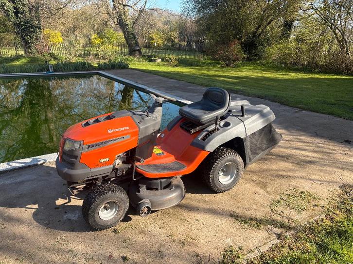 Zitmaaier Husqvarna TC 138, Jardin & Terrasse, Tondeuses autoportées, Utilisé, 90 à 120 cm, Démarrage électrique, Sac de ramassage