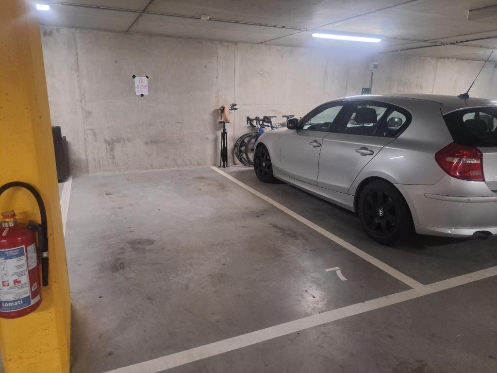 Parkeerplaats Hasselt vlakbij centrum., Immo, Garages en Parkeerplaatsen, Hasselt