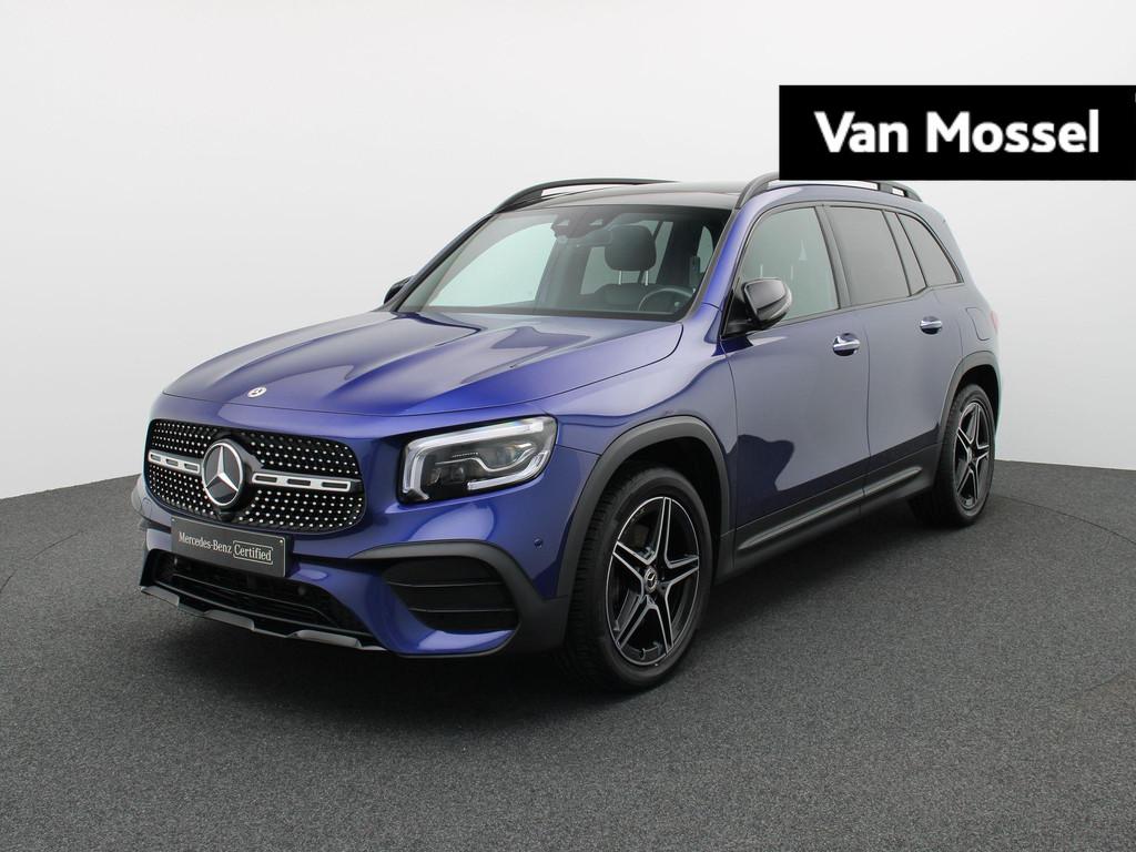 Mercedes-Benz GLB 200 AMG LINE + PANORAMISCH DAK + MULTIBEAM, Auto's, Stof, Zwart, 4 cilinders, Blauw