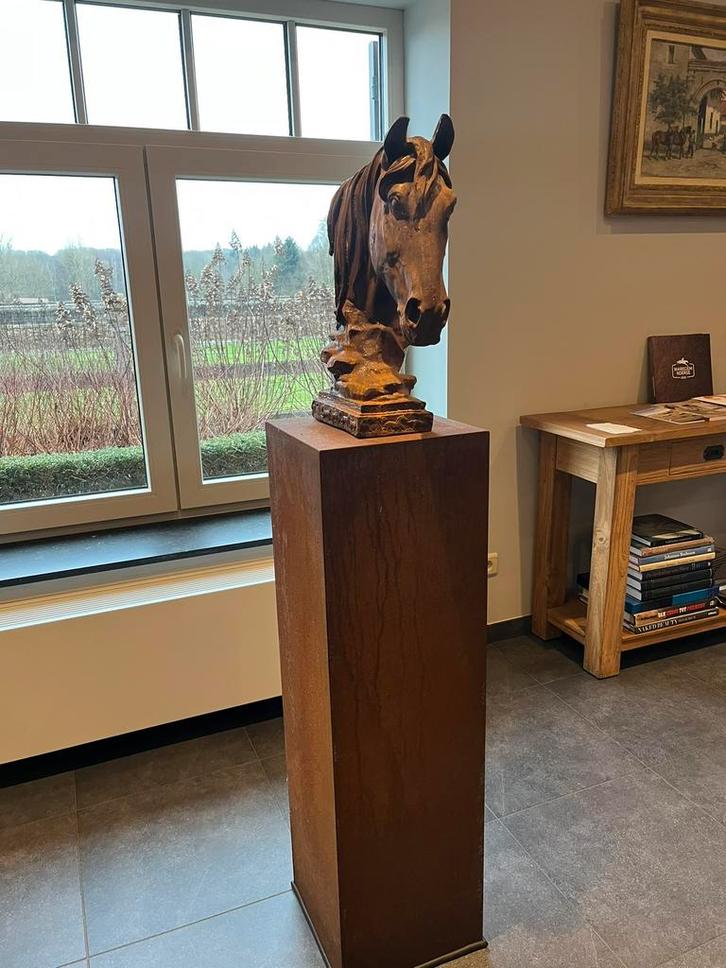 Paardenhoofd uit gietijzer en bijpassende sokkel, Antiek en Kunst, Antiek | Brons en Koper, Ophalen