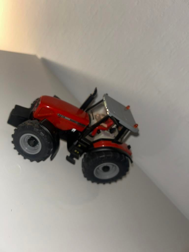 Siku Massey Ferguson 8270 1:32 tractor, Ophalen of Verzenden, Zo goed als nieuw, SIKU