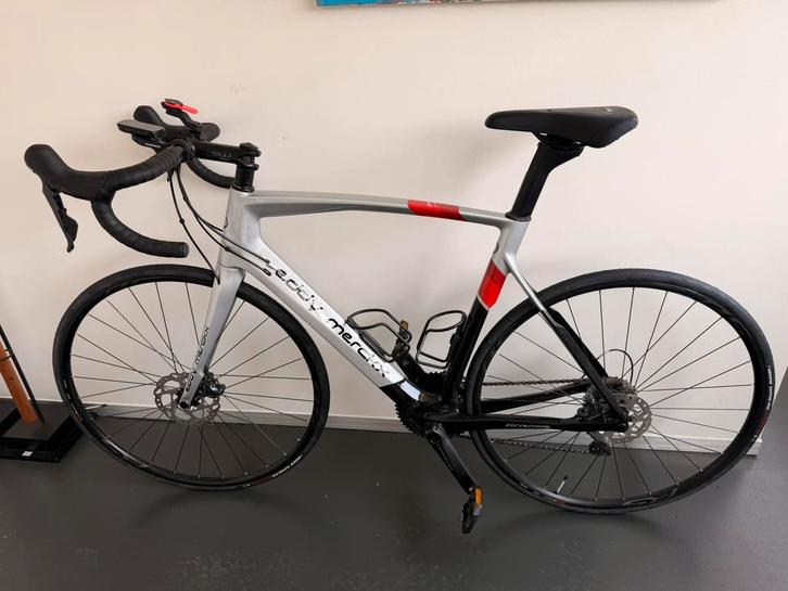 Vélo de route frein à disque carbone Ultegra E. Merckx 58 cm, Vélos & Vélomoteurs, Vélos | Vélos de course, Carbone, Enlèvement
