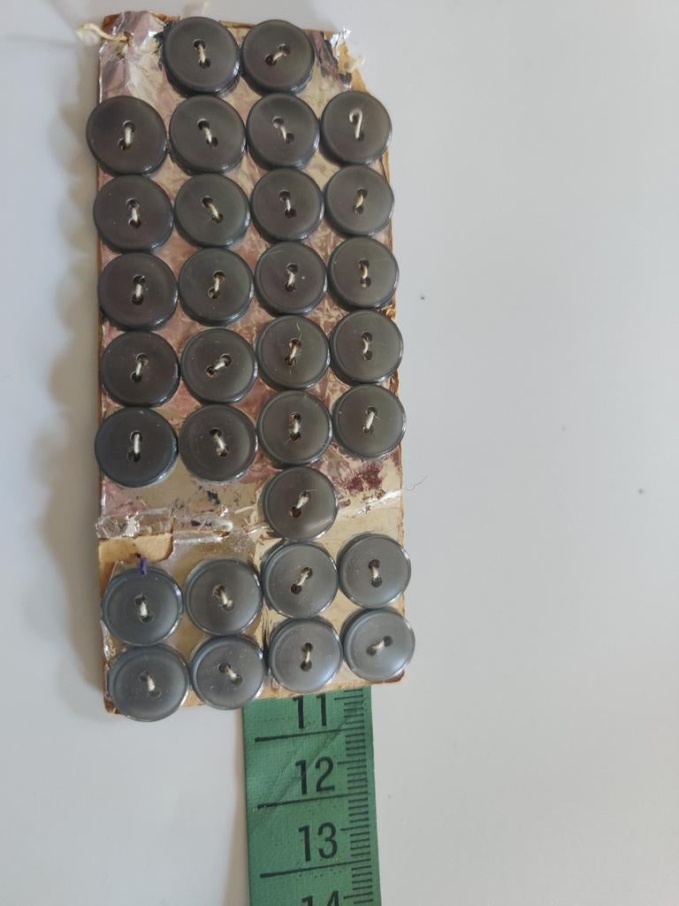 Vintage knopen - grijs 10 mm, Hobby en Vrije tijd, Naaien en Fournituren, Ophalen, Nieuw, Knoop of Knopen