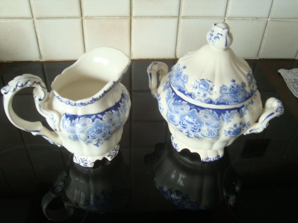 Grote melkkan en suikerpot Boch, decor Dordrecht., Antiek en Kunst, Ophalen