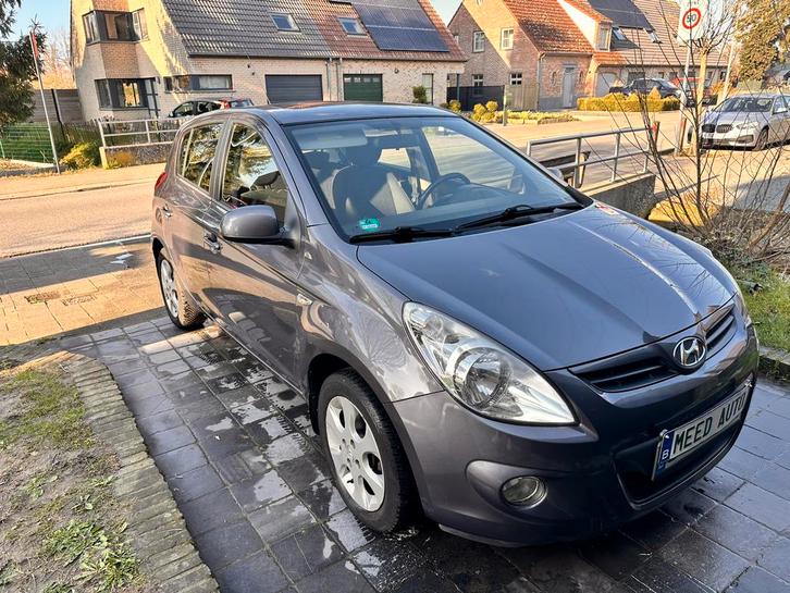 Hyundai i20 1.2 Benzine met open dak, Auto's, Hyundai, Bedrijf, i20, Boordcomputer, Benzine, 5 deurs, Handgeschakeld, Onderhoudsboekje