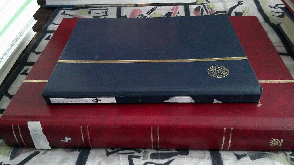 9 POSTZEGELALBUMS, Ophalen