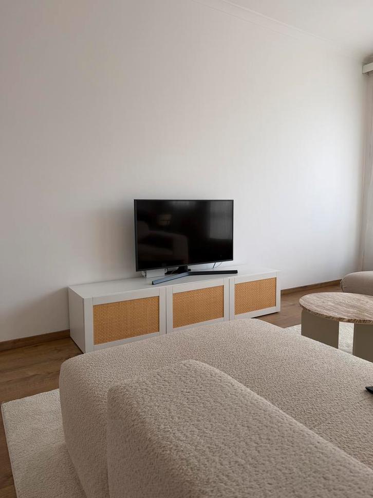 IKEA BESTÅ TV-meubel – 180 cm, Antiquités & Art, Antiquités | Meubles | Armoires, Enlèvement