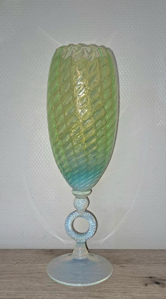 Vintage grand vase Empoli Stelvia verre opalescent, Antiquités & Art, Antiquités | Verre & Cristal, Enlèvement ou Envoi