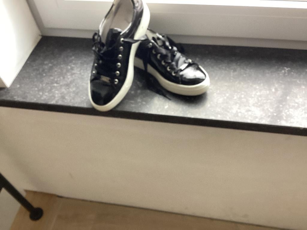 Ara 41 : mooie sneakers met striklint ( 1x gedr), Kleding | Dames, Schoenen, Ophalen, Zwart, Zo goed als nieuw, Sneakers