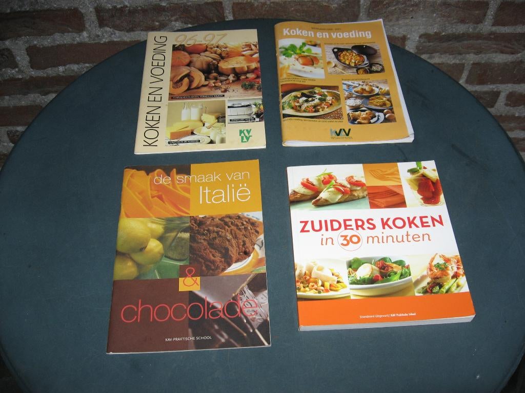 4 kookboekjes KVLV en KAV ( femma), Livres, Livres de cuisine, Enlèvement ou Envoi, Comme neuf, Europe