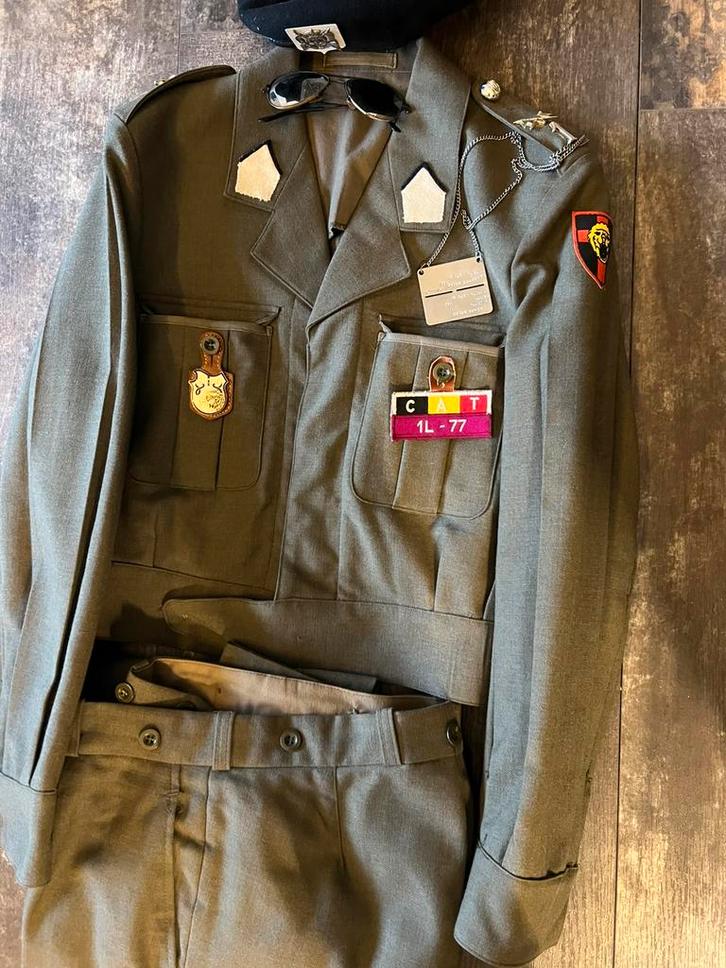 Volledig Belgisch militair uniform, Kleding | Heren, Carnavalskleding en Feestkleding, Zo goed als nieuw, Ophalen of Verzenden