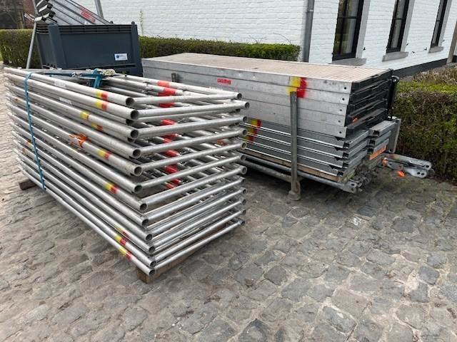 100m2 aluminium Altrad kaderstelling in nieuwstaat, Doe-het-zelf en Bouw, Steigers, Zo goed als nieuw, Gevelsteiger, 5 meter of hoger