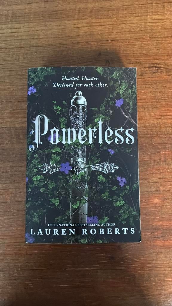 Lauren Roberts - Powerless, Boeken, Ophalen of Verzenden, Gelezen, Lauren Roberts