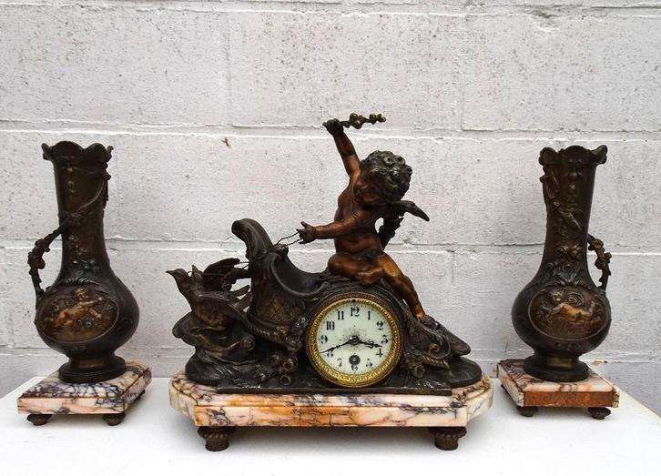 FRANCOIS MOREAU ENGEL SCHOUWGARNITUUR KLOK CUPIDO, Antiek en Kunst, Antiek | Meubels | Kasten, Ophalen