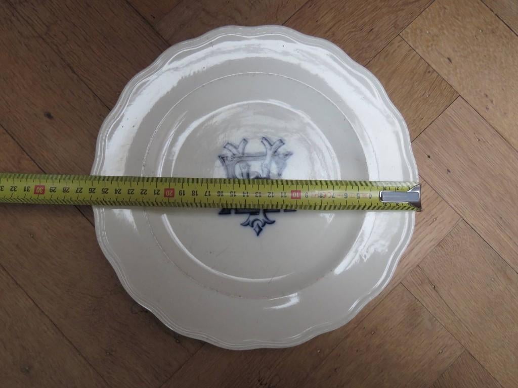 Antieke schotel met initialen EV, Enlèvement ou Envoi