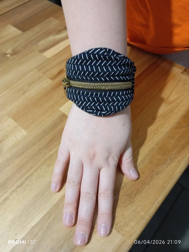 Bracelet porte-monnaie artisanal, Vêtements | Femmes, Ceintures