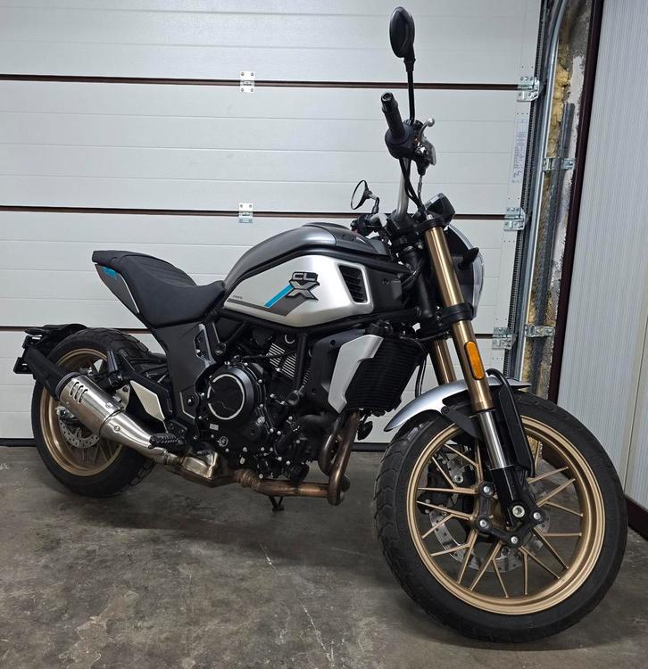 CFMOTO 700CLX 2000km, Motos, Motoren | CFMOTO, Particulier, Sport, plus de 35 kW, 2 cylindres, Permis Moto A, ABS, Régulateur de vitesse