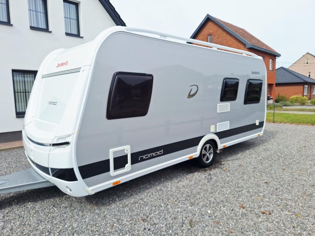 Dethleffs nomad 550FR, Caravanes & Camping, Caravanes, Particulier, Banquette en rond, Dethleffs, Grand lit, Airco, Douche, Porte-vélos