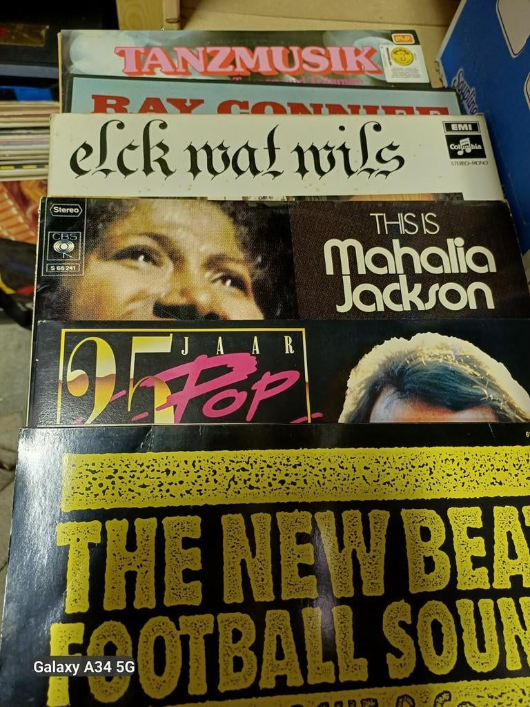 > 200 LP´s, tous genres confondus (facultatif) Y compris l, Livres, Musique, Enlèvement