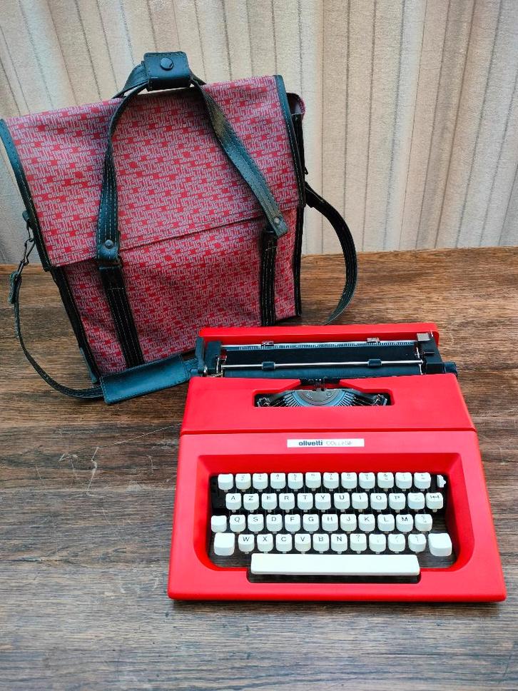 Typemachine OLLIVETTI COLLEGE. 1970. Tiptop oké & exclusief, Diversen, Bureau-accessoires, Gebruikt, Ophalen of Verzenden