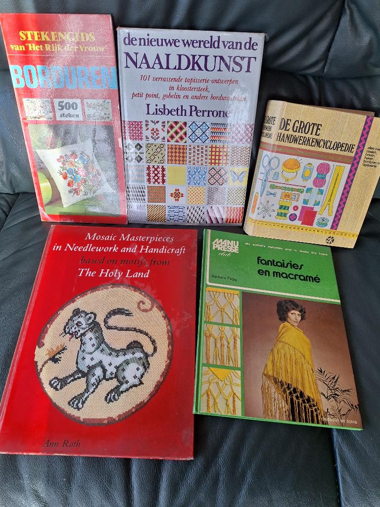 Boeken over handwerk en macramé, Boeken, Ophalen, Zo goed als nieuw, Borduren en Naaien
