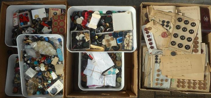 COUTURE: LOT DE PLUS DE 1000 BOUTONS ET ACCESSOIRES DIVERS, Collections, Vêtements & Patrons, Utilisé, Autres types, Enlèvement