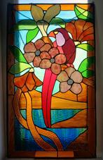Art Nouveau glas in lood met vogel en bloemmotief., Enlèvement