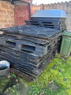 Plastiek paletten door midden gesneden, Ophalen, Zo goed als nieuw