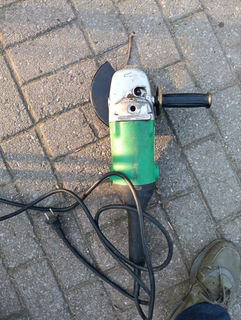 Hitachi slijptol, Ophalen