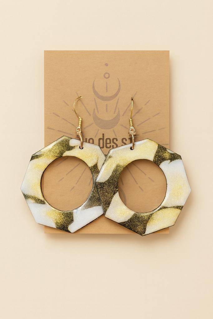 Oorbellen „Golden wheel”, Handtassen en Accessoires, Oorbellen, Nieuw, Hangers, Overige materialen, Wit, Ophalen of Verzenden