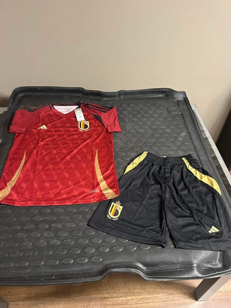 België Voetbal Set Tenu - NIEUW!, Sports & Fitness, Football, Taille M, Enlèvement, Neuf, Set