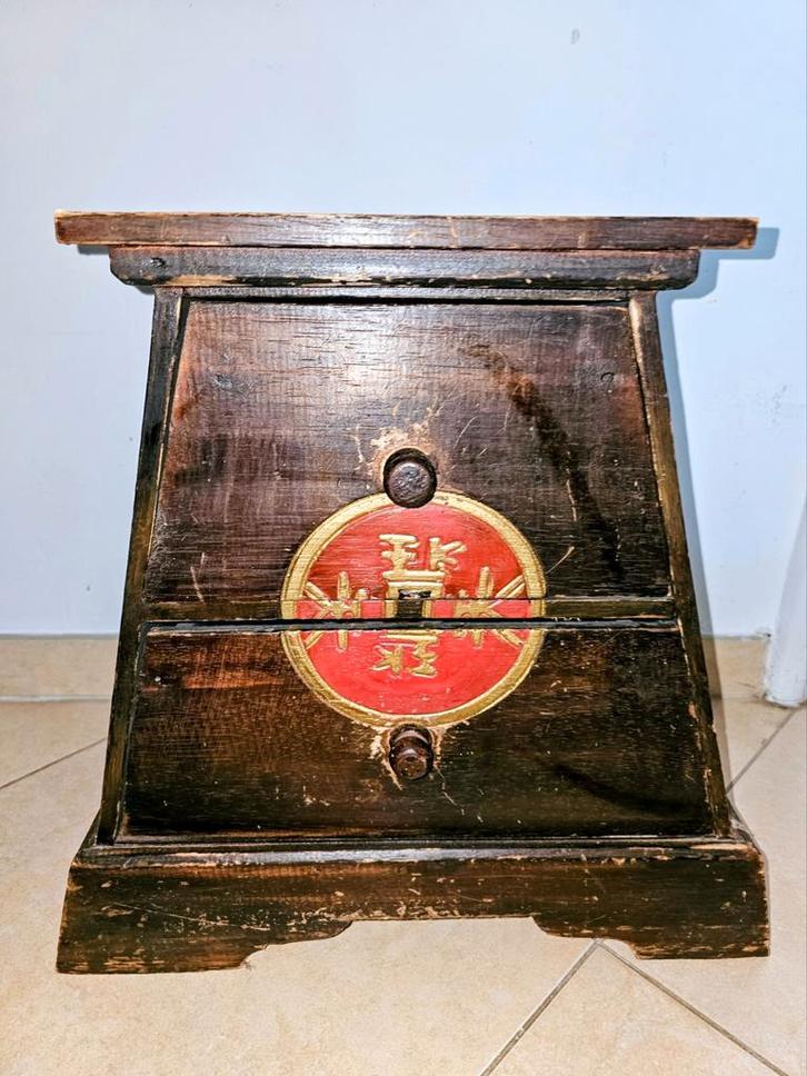 Petit meuble de rangement asiatique, Maison & Meubles, Chambre à coucher | Tables de chevet, Bois, Enlèvement